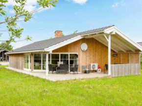 6 person holiday home in Idestrup